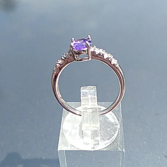 Amethyst and cubic zirconia fashion ring - Picture 3 of 6
